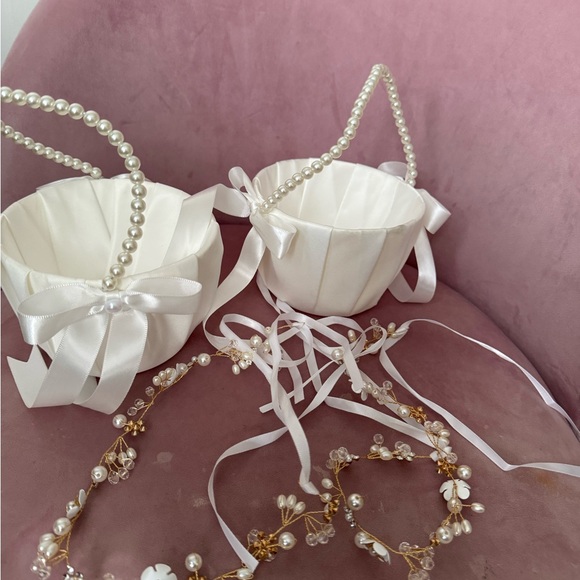 Flower Girl Elegant White Pearl Handle Baskets & Head Piece - Picture 1 of 5